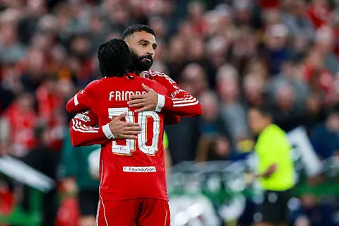 تشكيل ليفربول أمام باريس.. صلاح بديلًا وفريمبونج أساسيًا